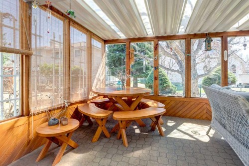 107 Valhalla Crescent Nw, Calgary, AB - Indoor