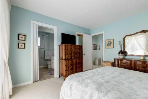 107 Valhalla Crescent Nw, Calgary, AB - Indoor Photo Showing Bedroom