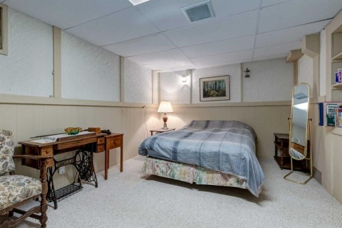107 Valhalla Crescent Nw, Calgary, AB - Indoor Photo Showing Bedroom