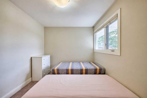 2940 Blakiston Drive Nw, Calgary, AB - Indoor Photo Showing Bedroom