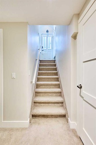 2940 Blakiston Drive Nw, Calgary, AB - Indoor Photo Showing Other Room
