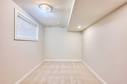 2940 Blakiston Drive Nw, Calgary, AB - Indoor Photo Showing Other Room