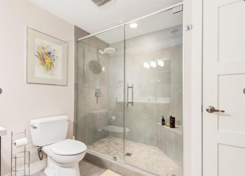 2940 Blakiston Drive Nw, Calgary, AB - Indoor Photo Showing Bathroom