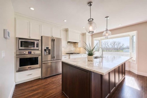 2940 Blakiston Drive Nw, Calgary, AB - Indoor Photo Showing Kitchen With Upgraded Kitchen