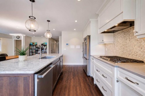 2940 Blakiston Drive Nw, Calgary, AB - Indoor Photo Showing Kitchen With Upgraded Kitchen