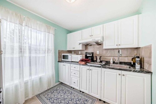 264 Hawkmount Close, Calgary, AB - Indoor Photo Showing Kitchen