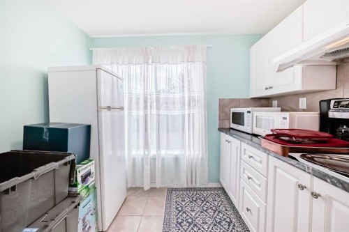 264 Hawkmount Close, Calgary, AB - Indoor Photo Showing Kitchen