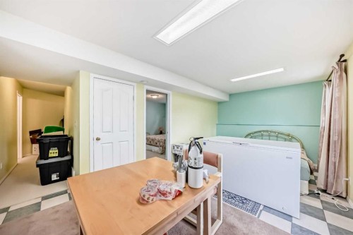 264 Hawkmount Close, Calgary, AB - Indoor