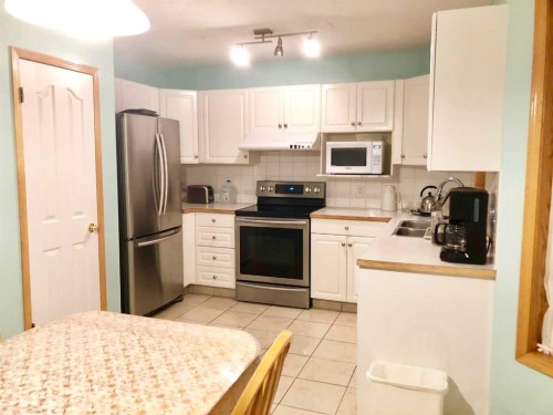 264 Hawkmount Close, Calgary, AB - Indoor Photo Showing Kitchen With Double Sink