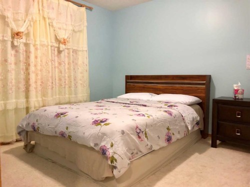 264 Hawkmount Close, Calgary, AB - Indoor Photo Showing Bedroom