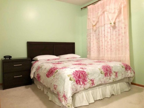 264 Hawkmount Close, Calgary, AB - Indoor Photo Showing Bedroom