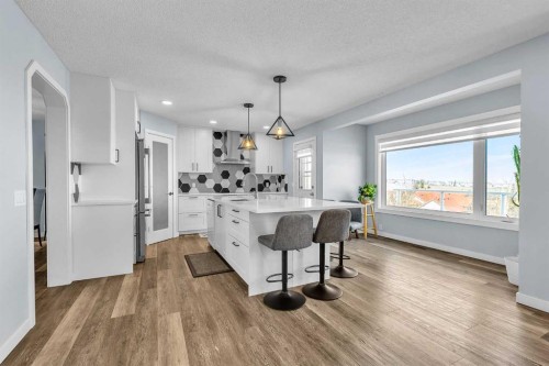 215 Edgevalley Mews, Calgary, AB - Indoor Photo Showing Kitchen