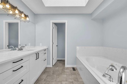 215 Edgevalley Mews, Calgary, AB - Indoor Photo Showing Bathroom