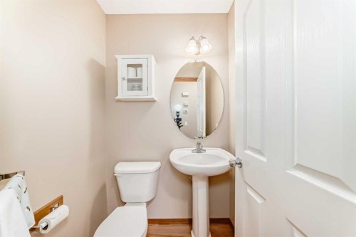 84 Cougarstone Square Sw, Calgary, AB - Indoor Photo Showing Bathroom