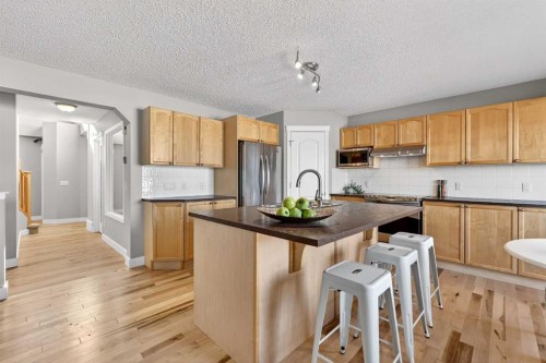 95 Crestmont Drive Sw, Calgary, AB - Indoor Photo Showing Kitchen