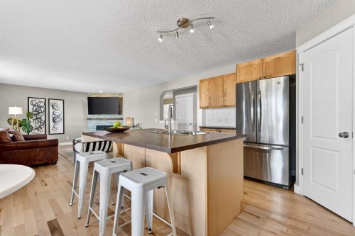 95 Crestmont Drive Sw, Calgary, AB - Indoor Photo Showing Kitchen