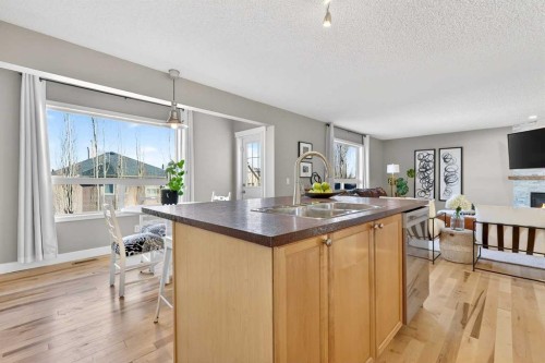 95 Crestmont Drive Sw, Calgary, AB - Indoor Photo Showing Kitchen With Double Sink