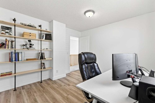 95 Crestmont Drive Sw, Calgary, AB - Indoor Photo Showing Office