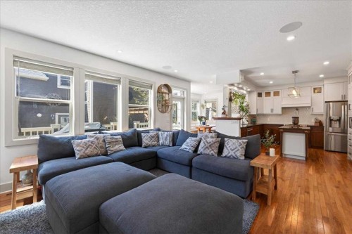 917 Channelside Road Sw, Airdrie, AB - Indoor Photo Showing Living Room