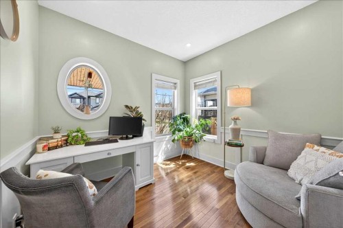 917 Channelside Road Sw, Airdrie, AB - Indoor Photo Showing Living Room