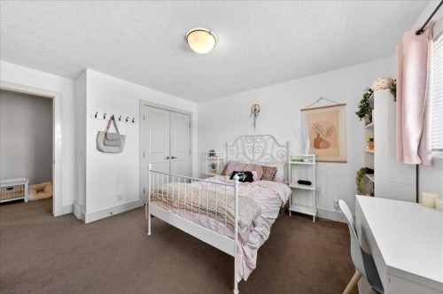 917 Channelside Road Sw, Airdrie, AB - Indoor Photo Showing Bedroom