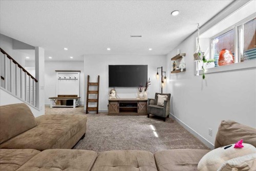 917 Channelside Road Sw, Airdrie, AB - Indoor Photo Showing Living Room