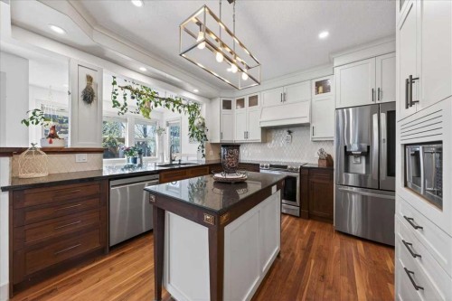 917 Channelside Road Sw, Airdrie, AB - Indoor Photo Showing Kitchen With Upgraded Kitchen
