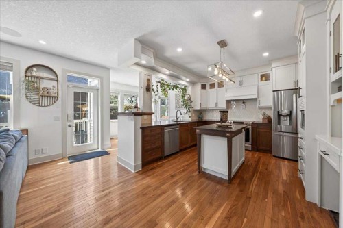 917 Channelside Road Sw, Airdrie, AB - Indoor Photo Showing Kitchen