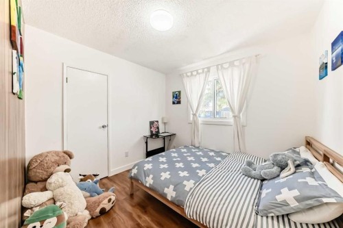 451 Huntbourne Hill Ne, Calgary, AB - Indoor Photo Showing Bedroom