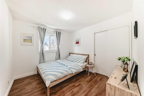 451 Huntbourne Hill Ne, Calgary, AB - Indoor Photo Showing Bedroom