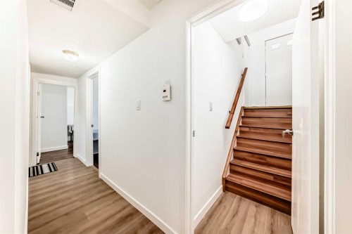 451 Huntbourne Hill Ne, Calgary, AB - Indoor Photo Showing Other Room