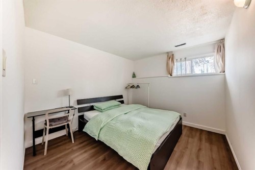 451 Huntbourne Hill Ne, Calgary, AB - Indoor Photo Showing Bedroom