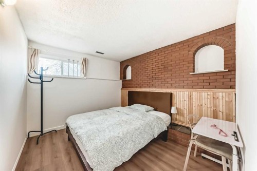 451 Huntbourne Hill Ne, Calgary, AB - Indoor Photo Showing Bedroom