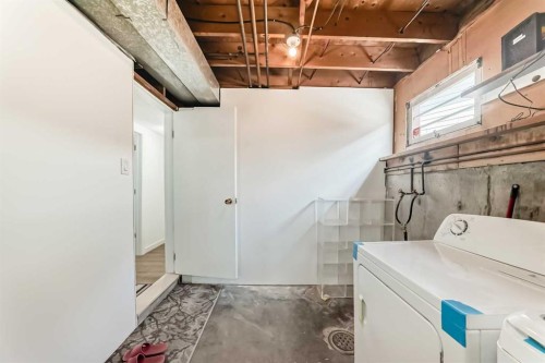 451 Huntbourne Hill Ne, Calgary, AB - Indoor Photo Showing Laundry Room