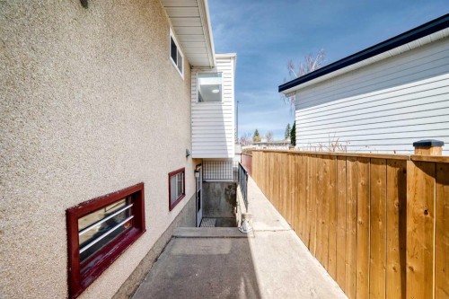 451 Huntbourne Hill Ne, Calgary, AB - Outdoor With Exterior
