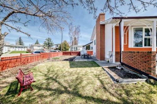 451 Huntbourne Hill Ne, Calgary, AB - Outdoor