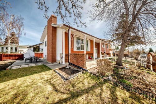 451 Huntbourne Hill Ne, Calgary, AB - Outdoor