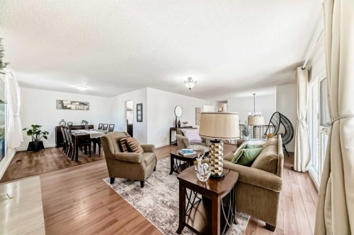 451 Huntbourne Hill Ne, Calgary, AB - Indoor Photo Showing Living Room