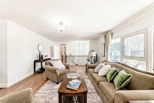 451 Huntbourne Hill Ne, Calgary, AB - Indoor Photo Showing Living Room