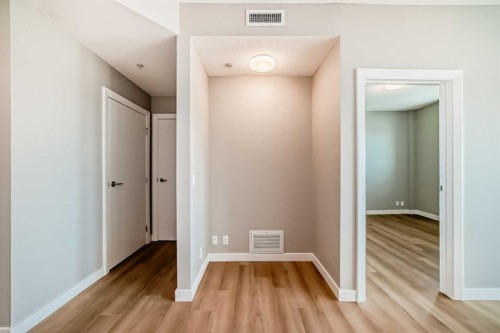 1408-210 15 Avenue Se, Calgary, AB - Indoor Photo Showing Other Room