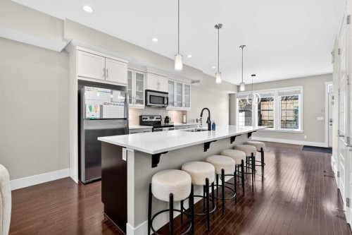 548 Quarry Park Boulevard Se, Calgary, AB - Indoor Photo Showing Kitchen With Upgraded Kitchen
