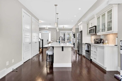 548 Quarry Park Boulevard Se, Calgary, AB - Indoor Photo Showing Kitchen With Upgraded Kitchen