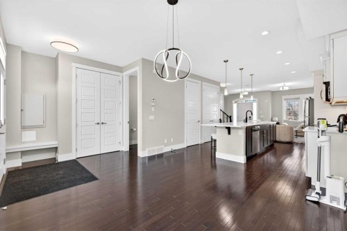 548 Quarry Park Boulevard Se, Calgary, AB - Indoor Photo Showing Kitchen With Upgraded Kitchen
