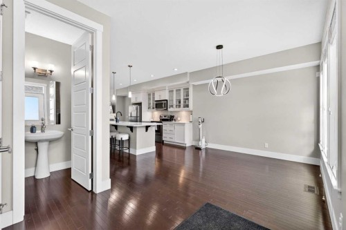 548 Quarry Park Boulevard Se, Calgary, AB - Indoor Photo Showing Kitchen