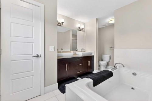548 Quarry Park Boulevard Se, Calgary, AB - Indoor Photo Showing Bathroom