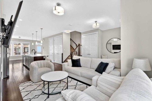 548 Quarry Park Boulevard Se, Calgary, AB - Indoor Photo Showing Living Room