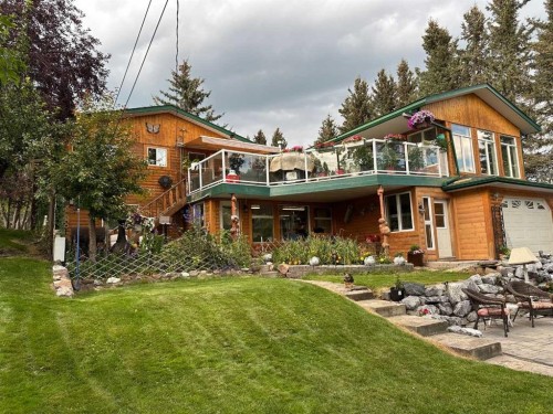 203 2 Street NE Sundre, AB T0M 1X0