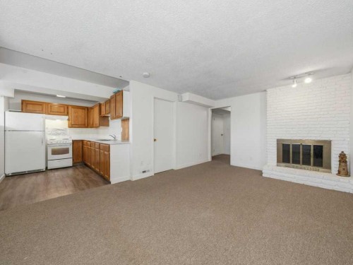 11759 Canfield Road Sw, Calgary, AB - Indoor Photo Showing Kitchen