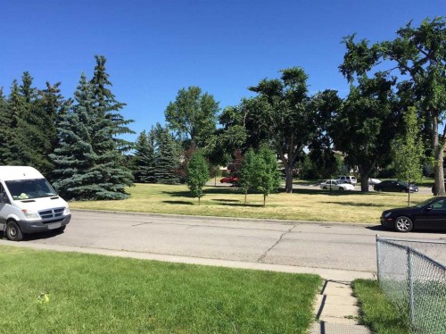 11759 Canfield Road Sw, Calgary, AB - Outdoor