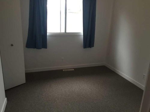 11759 Canfield Road Sw, Calgary, AB - Indoor Photo Showing Other Room